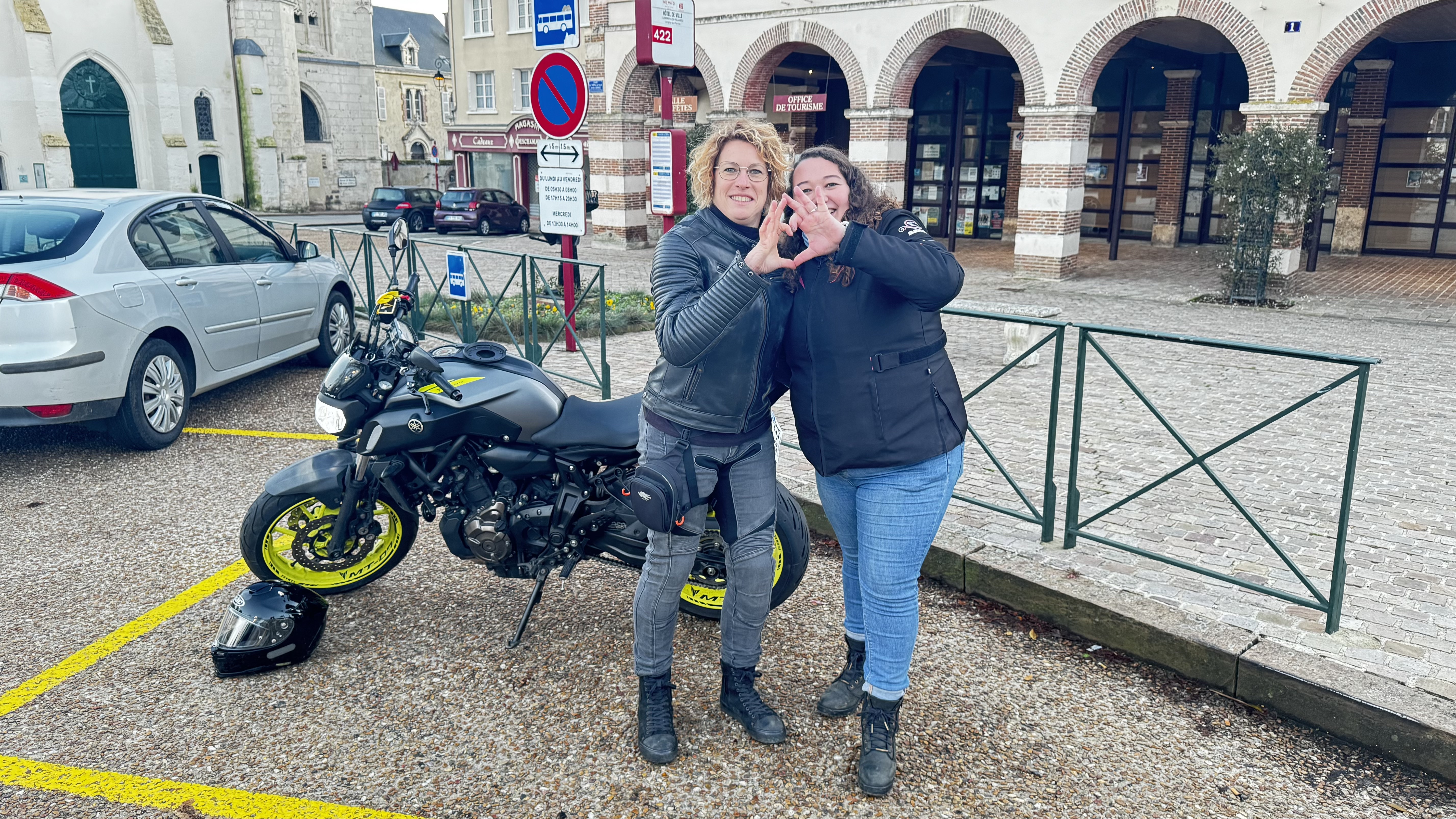 Sandra et Laurine, à l'origine des Motards du Perche